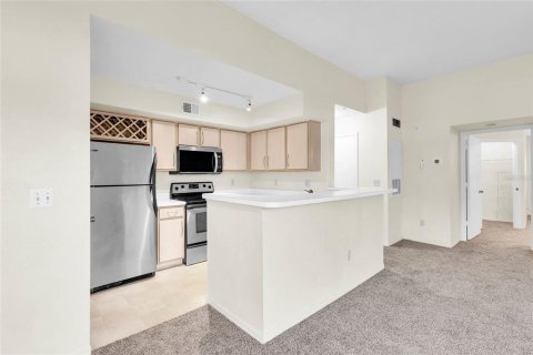 Condo in Orlando, Florida, 2 bedrooms  № 2214006 - photo 10