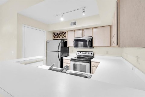 Condo in Orlando, Florida, 2 bedrooms  № 2214006 - photo 11