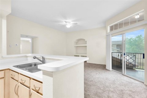 Condo in Orlando, Florida, 2 bedrooms  № 2214006 - photo 12