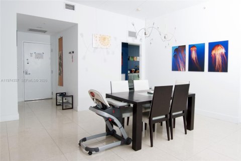 Condo in North Bay Village, Florida, 3 bedrooms № 2042316 - photo 6