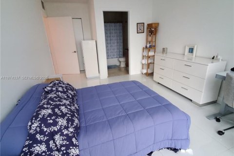 Condo in North Bay Village, Florida, 3 bedrooms № 2042316 - photo 20