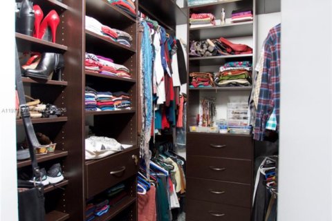 Condo in North Bay Village, Florida, 3 bedrooms № 2042316 - photo 16