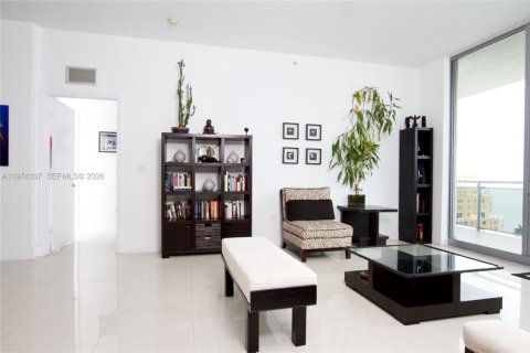 Condo in North Bay Village, Florida, 3 bedrooms № 2042316 - photo 3