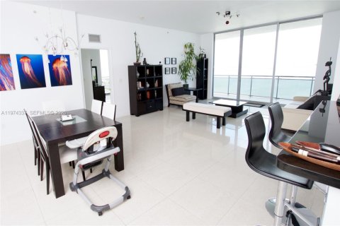 Condo in North Bay Village, Florida, 3 bedrooms № 2042316 - photo 4