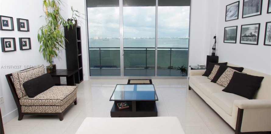 Condo in North Bay Village, Florida, 3 bedrooms № 2042316