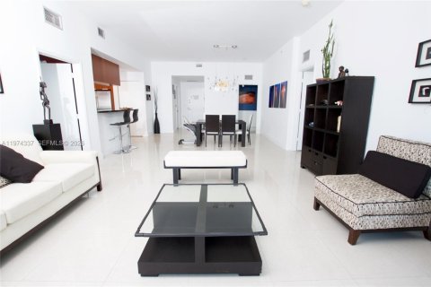 Condo in North Bay Village, Florida, 3 bedrooms № 2042316 - photo 2