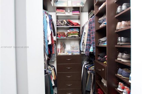 Condo in North Bay Village, Florida, 3 bedrooms № 2042316 - photo 17