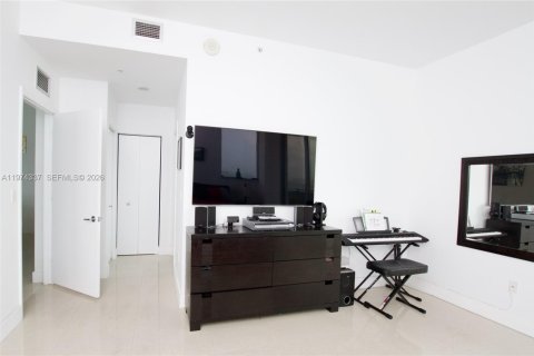 Condo in North Bay Village, Florida, 3 bedrooms № 2042316 - photo 18