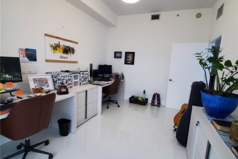 Condo in North Bay Village, Florida, 3 bedrooms № 2042316 - photo 22