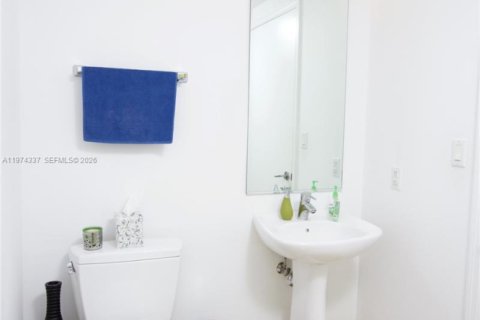 Condo in North Bay Village, Florida, 3 bedrooms № 2042316 - photo 26