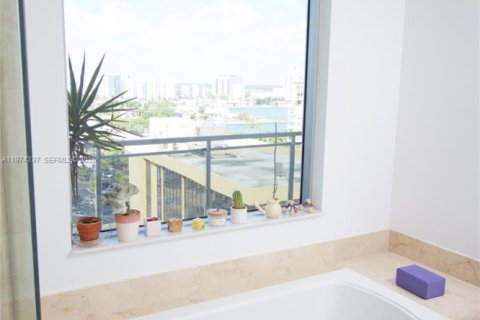 Condo in North Bay Village, Florida, 3 bedrooms № 2042316 - photo 24