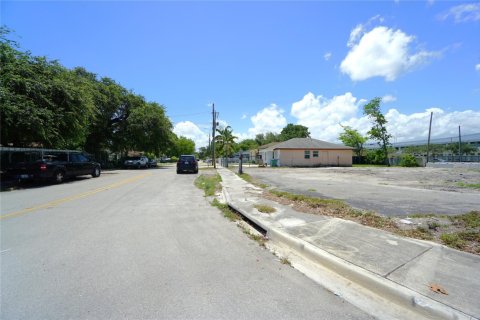 Terreno en venta en Miami, Florida № 1221271 - foto 1