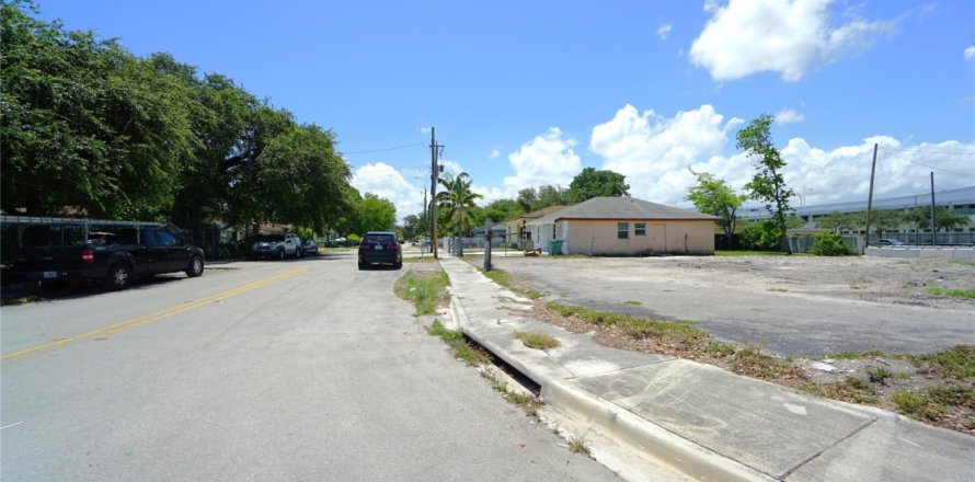 Terreno en Miami, Florida № 1221271