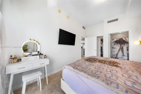 Condominio en alquiler en Miami, Florida, 2 dormitorios, 76.92 m2 № 1745685 - foto 15