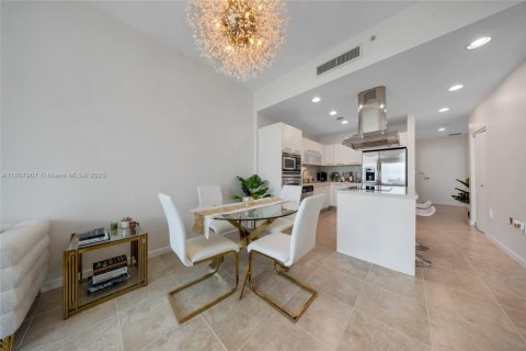 Condominio en alquiler en Miami, Florida, 2 dormitorios, 76.92 m2 № 1745685 - foto 9