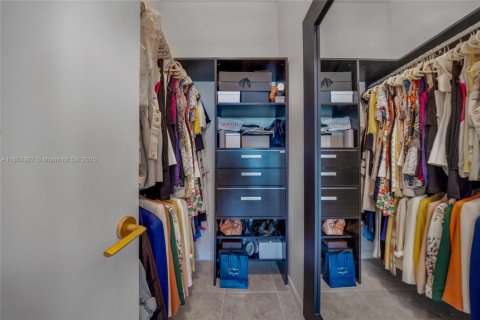 Condominio en alquiler en Miami, Florida, 2 dormitorios, 76.92 m2 № 1745685 - foto 17