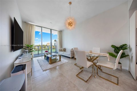 Condominio en alquiler en Miami, Florida, 2 dormitorios, 76.92 m2 № 1745685 - foto 3
