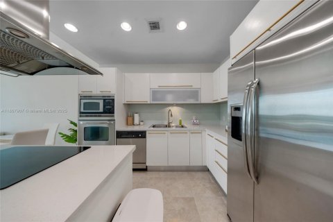 Condominio en alquiler en Miami, Florida, 2 dormitorios, 76.92 m2 № 1745685 - foto 12