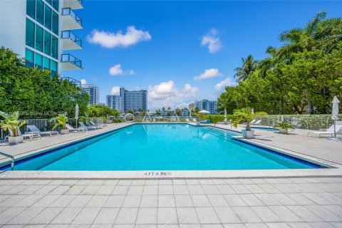 Condominio en alquiler en Miami, Florida, 2 dormitorios, 76.92 m2 № 1745685 - foto 23