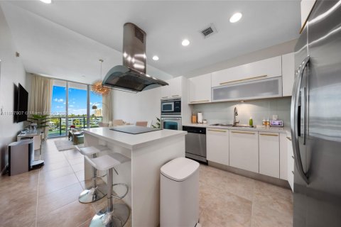 Condominio en alquiler en Miami, Florida, 2 dormitorios, 76.92 m2 № 1745685 - foto 2