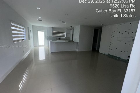 Casa en venta en Cutler Bay, Florida, 3 dormitorios, 112.88 m2 № 1995611 - foto 3