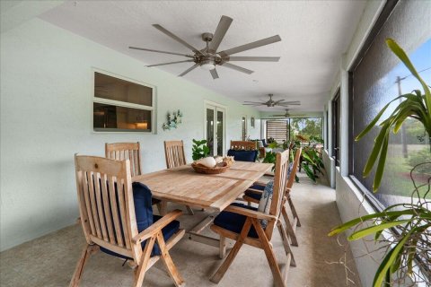 House in Homestead, Florida 3 bedrooms, 173.91 sq.m. № 2085259 - photo 17