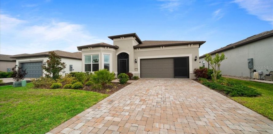 House in Ocala, Florida 2 bedrooms, 196.02 sq.m. № 2230092