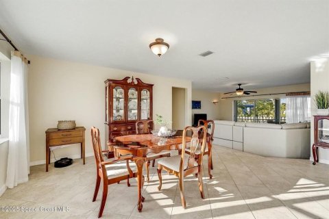 House in Cocoa Beach, Florida 4 bedrooms, 265.7 sq.m. № 1592583 - photo 11