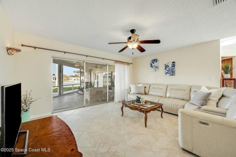 House in Cocoa Beach, Florida 4 bedrooms, 265.7 sq.m. № 1592583 - photo 18