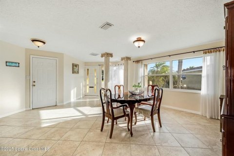 House in Cocoa Beach, Florida 4 bedrooms, 265.7 sq.m. № 1592583 - photo 9