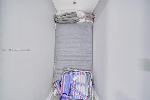 Condo in Surfside, Florida, 2 bedrooms  № 1867033 - photo 21