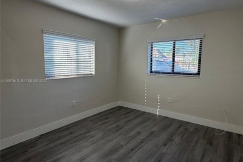 Квартира в Хайалиа, Флорида 1 спальня, 60.39м2 № 1995452