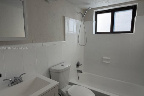 Снять в аренду квартиру в Хайалиа, Флорида 1 спальня, 60.39м2, № 1995452 - фото 3