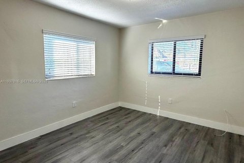 Снять в аренду квартиру в Хайалиа, Флорида 1 спальня, 60.39м2, № 1995452 - фото 5