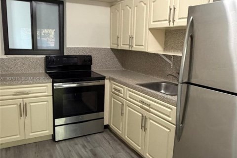 Снять в аренду квартиру в Хайалиа, Флорида 1 спальня, 60.39м2, № 1995452 - фото 2