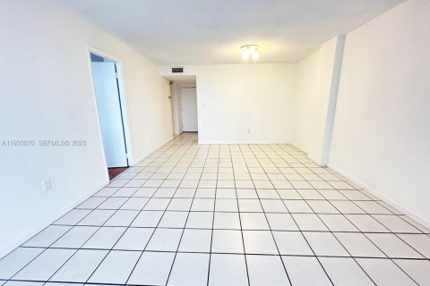 Condominio en venta en Miami, Florida, 1 dormitorio, 78.04 m2 № 1993719 - foto 2