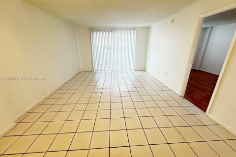 Condominio en venta en Miami, Florida, 1 dormitorio, 78.04 m2 № 1993719 - foto 1