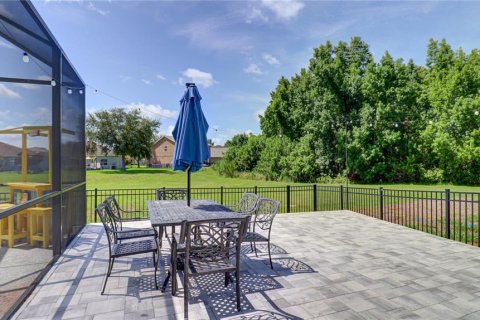 House in Land O' Lakes, Florida 4 bedrooms, 247.58 sq.m. № 2209033 - photo 8