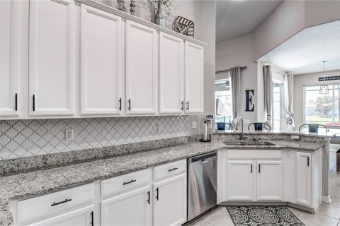 House in Land O' Lakes, Florida 4 bedrooms, 247.58 sq.m. № 2209033 - photo 30