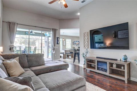 House in Land O' Lakes, Florida 4 bedrooms, 247.58 sq.m. № 2209033 - photo 18