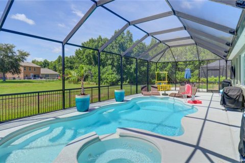 House in Land O' Lakes, Florida 4 bedrooms, 247.58 sq.m. № 2209033 - photo 5