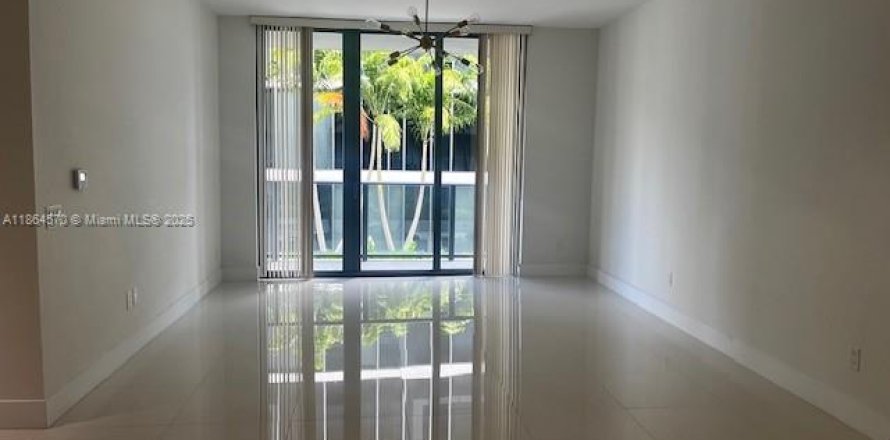 Кондоминиум с 1 спальней в Авентура, Флорида № 1957477