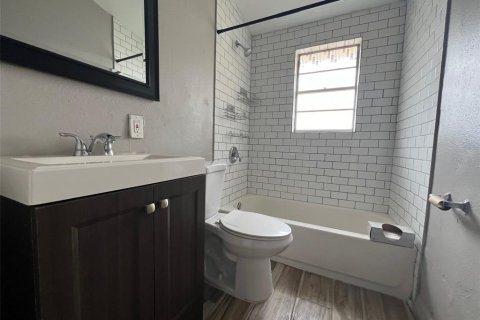 Casa en alquiler en Tarpon Springs, Florida, 3 dormitorios, 149.2 m2 № 1782360 - foto 6