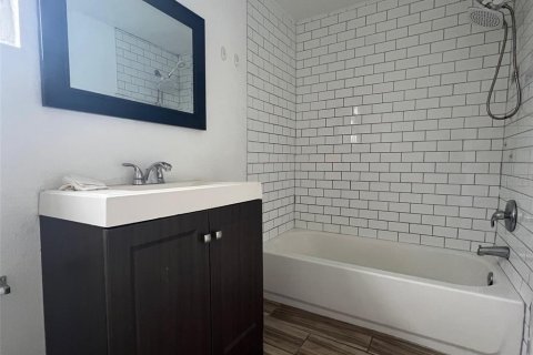 Casa en alquiler en Tarpon Springs, Florida, 3 dormitorios, 149.2 m2 № 1782360 - foto 12