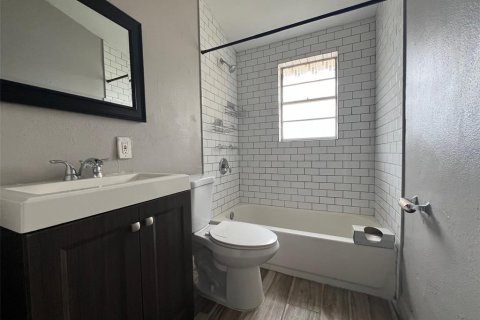 Casa en alquiler en Tarpon Springs, Florida, 3 dormitorios, 149.2 m2 № 1782360 - foto 5