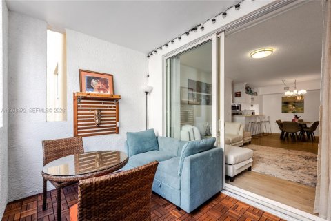 Condo in Sunny Isles Beach, Florida, 2 bedrooms № 2091070 - photo 8
