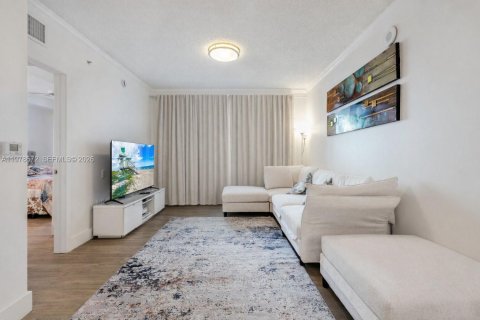 Condo in Sunny Isles Beach, Florida, 2 bedrooms № 2091070 - photo 3