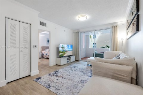 Condo in Sunny Isles Beach, Florida, 2 bedrooms № 2091070 - photo 4