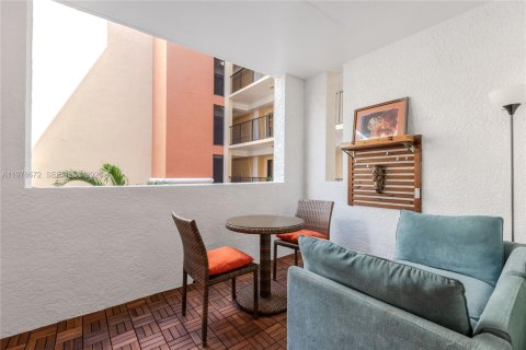 Condo in Sunny Isles Beach, Florida, 2 bedrooms № 2091070 - photo 6