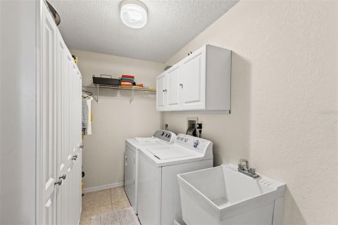 House in Weeki Wachee, Florida 3 bedrooms, 166.57 sq.m. № 2207673 - photo 28